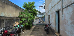 TERRENO DE 360 M2 COM 2 SOBRADOS, 2 CASAS E LOJA