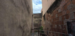 TERRENO DE 360 M2 COM 2 SOBRADOS, 2 CASAS E LOJA