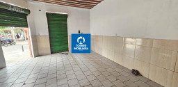 Loja de esquina em Neves em rua principal 