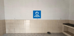 Loja de esquina em Neves em rua principal 