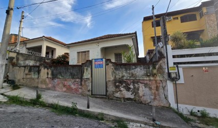  Casa com 3 quartos e quintal no Porto Novo