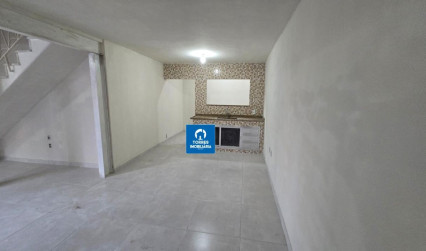 VENDA - Casa 3 de quartos na Rua Ana Camarão, nº 234, fundos, Camarão.