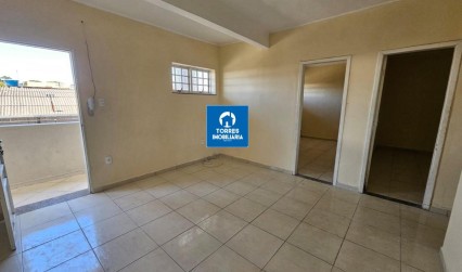 Apartamento (n.°2) com 2 quartos, área de serviço grande