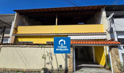 Mangueira - Casa em condomínio com 3 quartos e terraço.