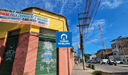 Loja de esquina em Neves em rua principal 