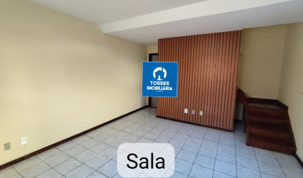 Casa Duplex em condomínio, com vaga de garagem - Colubandê