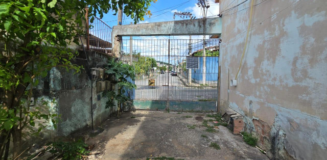 TERRENO DE 360 M2 COM 2 SOBRADOS, 2 CASAS E LOJA - Foto 3