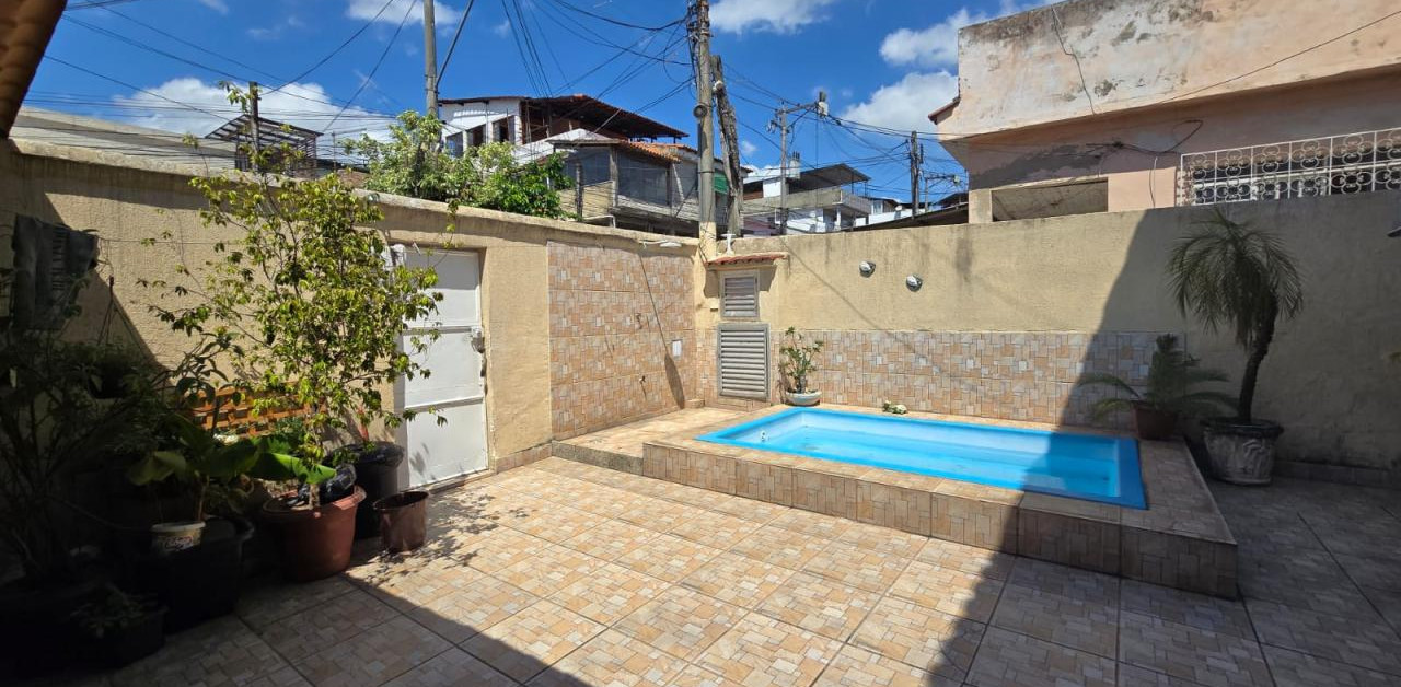 Casa de condomínio para venda com 3 quartos.