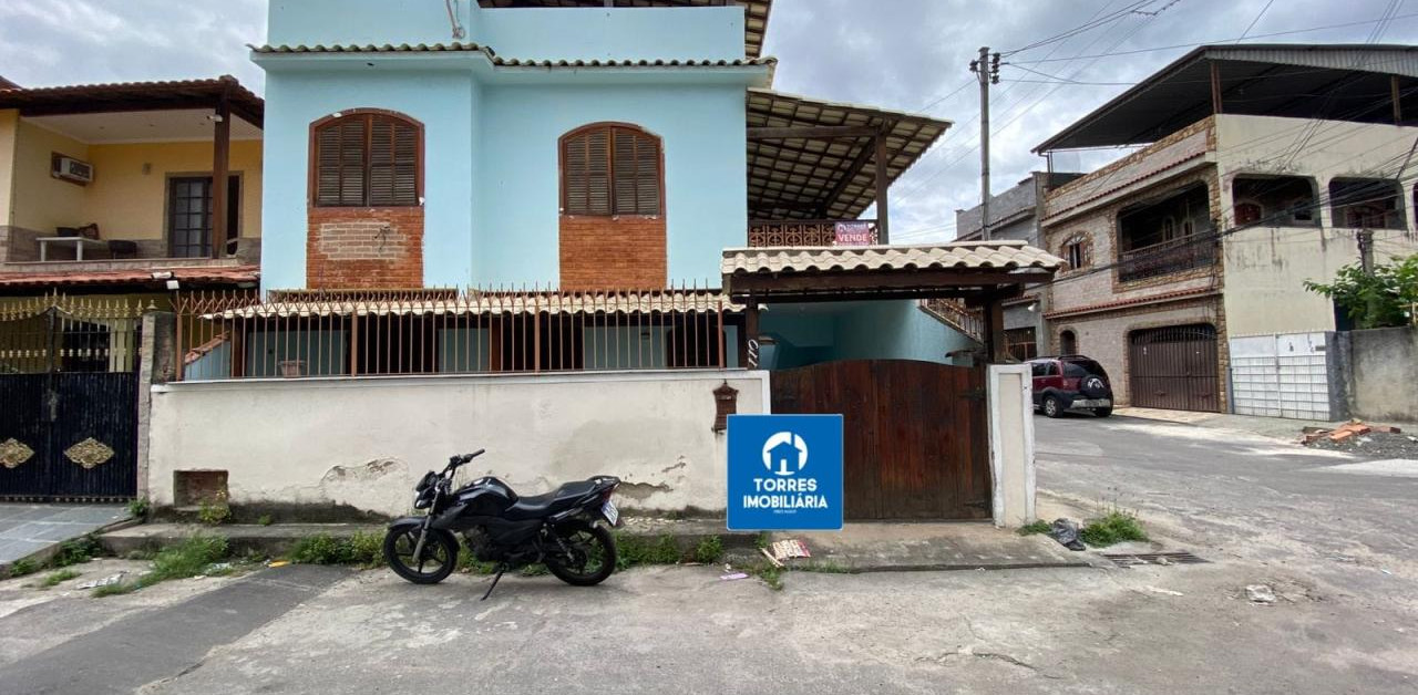 Porto Velho - Casa com 3 quartos, garagem e terraço.