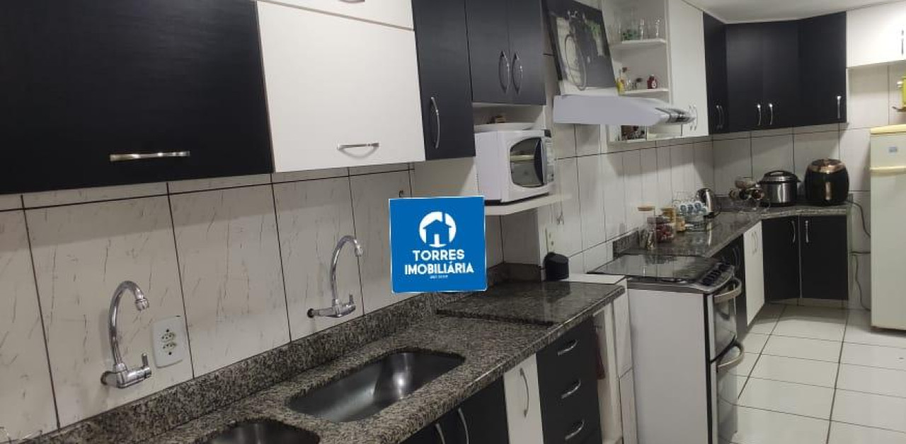 Santa Luzia - Casa de condomínio com 3 quartos, suíte e piscina.