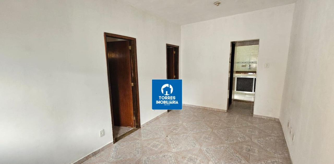 Porto Novo - Casa de vila com 2 quartos e pequeno quintal.
