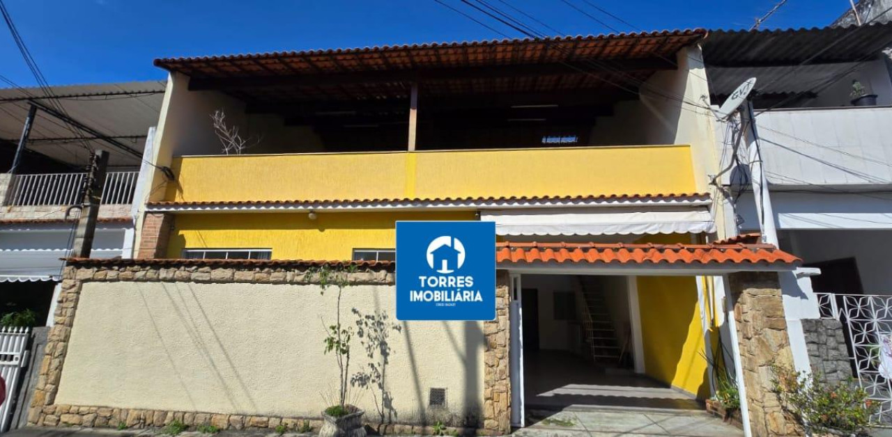 Mangueira - Casa em condomínio com 3 quartos e terraço.