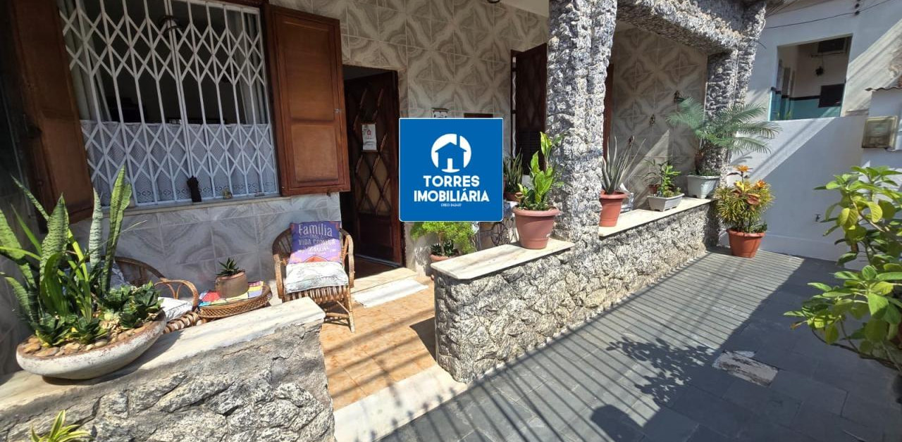 Casa com 2 quartos e vaga de garagem na Travessa Juranil.